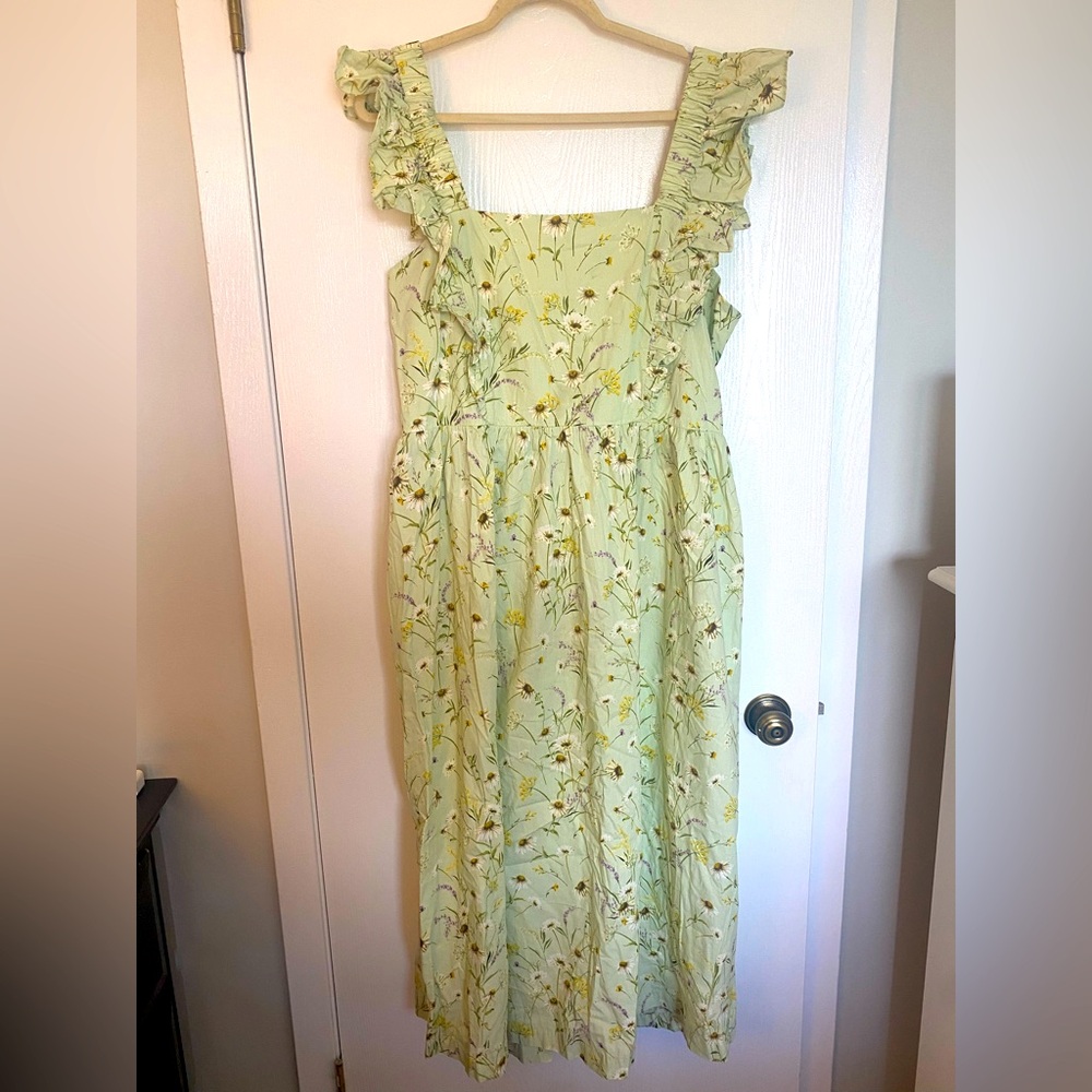 H&M Floral Dress with Tie/Open Back💚🤍💜